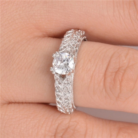 925 Silver Round Cut White Sapphire Ring New - Picture 3 of 4